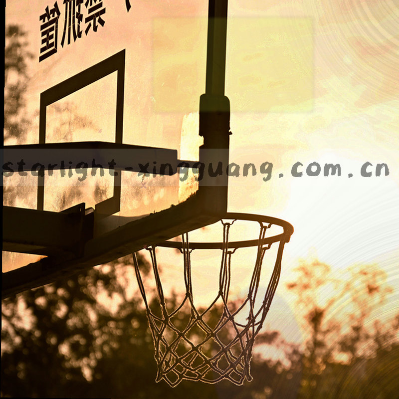 手机桌面上的收藏星标与赛事入口图标组合，示意收藏后快速回到赛事首页